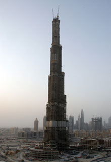 Burj Dubai najwyższą wolnostojącą konstrukcją