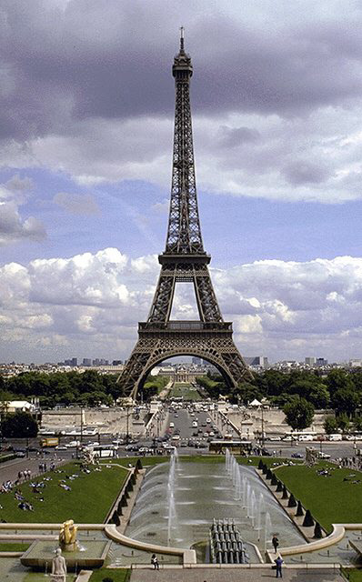 Wieża Eiffela w Street View i w wirtualnym muzeum