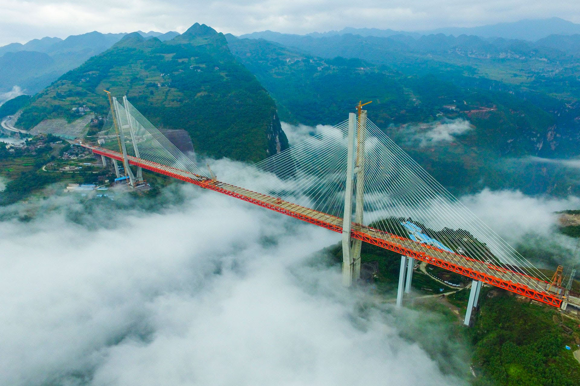 W Chinach otwarto najwyższy most świata