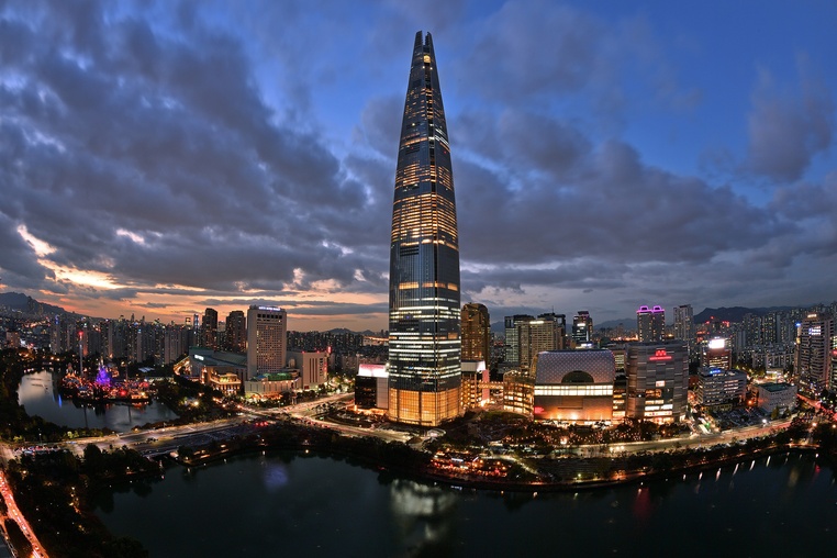 Piąty najwyższy wieżowiec świata otwarty